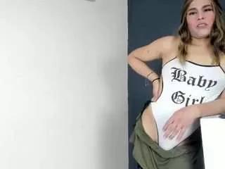 Discover our girls online shows and discover the company of countless livestreamers, with stunning shapes, sex toys and more.