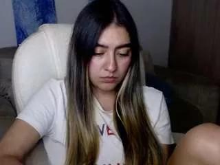 Discover our girls online shows and discover the company of countless livestreamers, with stunning shapes, sex toys and more.