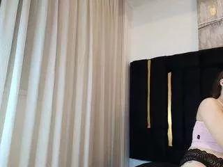 Discover our girls online shows and discover the company of countless livestreamers, with stunning shapes, sex toys and more.