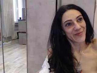 Discover our girls online shows and discover the company of countless livestreamers, with stunning shapes, sex toys and more.