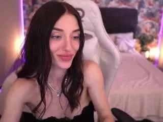 Discover our girls online shows and discover the company of countless livestreamers, with stunning shapes, sex toys and more.