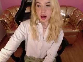 Photos of alina-lee-t from CamSoda is Freechat