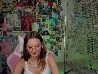 Alisa-more webcams show profile image 