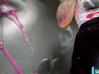 Discover our girls online shows and discover the company of countless livestreamers, with stunning shapes, sex toys and more.
