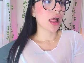 Discover our girls online shows and discover the company of countless livestreamers, with stunning shapes, sex toys and more.