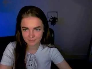 Discover our girls online shows and discover the company of countless livestreamers, with stunning shapes, sex toys and more.