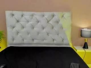 Discover our girls online shows and discover the company of countless livestreamers, with stunning shapes, sex toys and more.