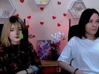 Discover our girls online shows and discover the company of countless livestreamers, with stunning shapes, sex toys and more.