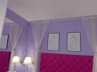 Discover our girls online shows and discover the company of countless livestreamers, with stunning shapes, sex toys and more.