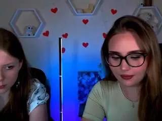 Discover our girls online shows and discover the company of countless livestreamers, with stunning shapes, sex toys and more.