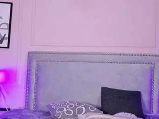 Discover our girls online shows and discover the company of countless livestreamers, with stunning shapes, sex toys and more.