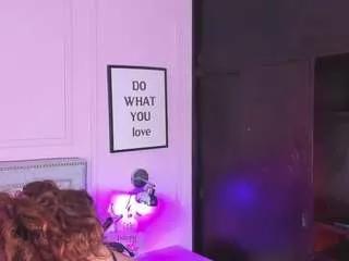 ameliia-hot from CamSoda is Freechat