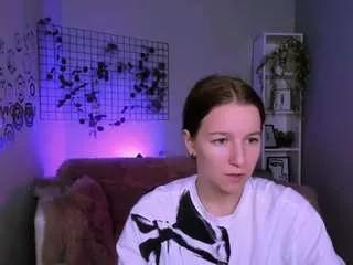 Discover our girls online shows and discover the company of countless livestreamers, with stunning shapes, sex toys and more.