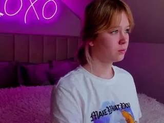 Discover our girls online shows and discover the company of countless livestreamers, with stunning shapes, sex toys and more.