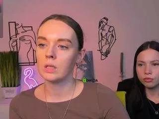 Discover our girls online shows and discover the company of countless livestreamers, with stunning shapes, sex toys and more.