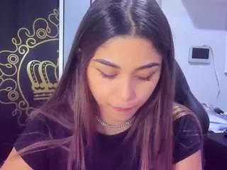 Discover our girls online shows and discover the company of countless livestreamers, with stunning shapes, sex toys and more.