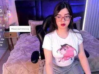 Discover our girls online shows and discover the company of countless livestreamers, with stunning shapes, sex toys and more.
