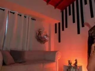 Discover our girls online shows and discover the company of countless livestreamers, with stunning shapes, sex toys and more.