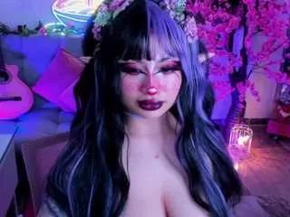 Discover our girls online shows and discover the company of countless livestreamers, with stunning shapes, sex toys and more.