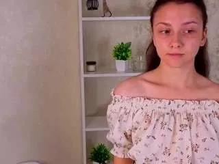 Discover our girls online shows and discover the company of countless livestreamers, with stunning shapes, sex toys and more.