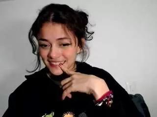 Discover our girls online shows and discover the company of countless livestreamers, with stunning shapes, sex toys and more.