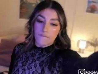 anneee from CamSoda is Freechat