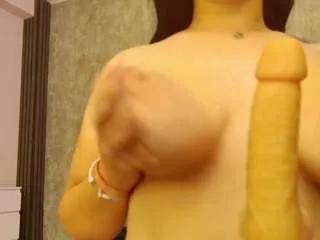 Discover our girls online shows and discover the company of countless livestreamers, with stunning shapes, sex toys and more.