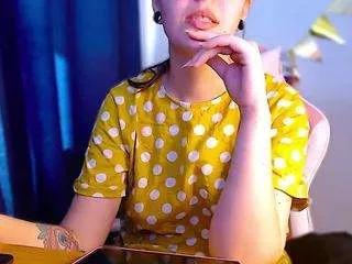 annmikely from CamSoda