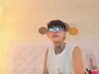 Discover our girls online shows and discover the company of countless livestreamers, with stunning shapes, sex toys and more.