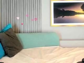 Discover our girls online shows and discover the company of countless livestreamers, with stunning shapes, sex toys and more.