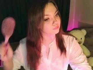 Discover our girls online shows and discover the company of countless livestreamers, with stunning shapes, sex toys and more.