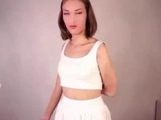 Discover our girls online shows and discover the company of countless livestreamers, with stunning shapes, sex toys and more.