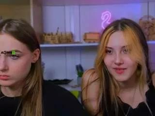 Discover our girls online shows and discover the company of countless livestreamers, with stunning shapes, sex toys and more.