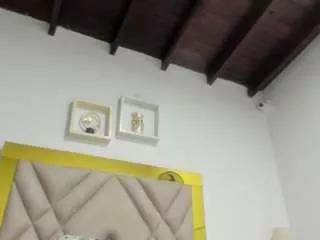 arianaspate from CamSoda