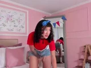 Discover our girls online shows and discover the company of countless livestreamers, with stunning shapes, sex toys and more.
