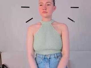 Discover our girls online shows and discover the company of countless livestreamers, with stunning shapes, sex toys and more.