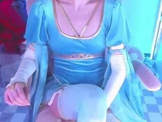 Discover our girls online shows and discover the company of countless livestreamers, with stunning shapes, sex toys and more.