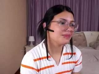 Discover our girls online shows and discover the company of countless livestreamers, with stunning shapes, sex toys and more.
