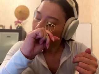 Discover our girls online shows and discover the company of countless livestreamers, with stunning shapes, sex toys and more.