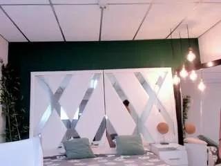 Discover our girls online shows and discover the company of countless livestreamers, with stunning shapes, sex toys and more.