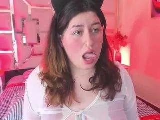 Discover our girls online shows and discover the company of countless livestreamers, with stunning shapes, sex toys and more.