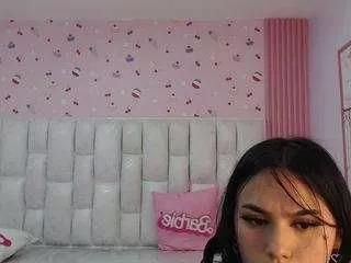 Discover our girls online shows and discover the company of countless livestreamers, with stunning shapes, sex toys and more.