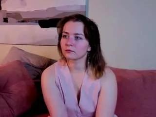 Discover our girls online shows and discover the company of countless livestreamers, with stunning shapes, sex toys and more.