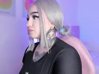 Discover our girls online shows and discover the company of countless livestreamers, with stunning shapes, sex toys and more.