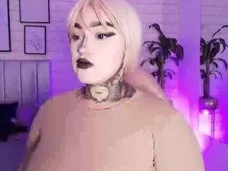 Discover our girls online shows and discover the company of countless livestreamers, with stunning shapes, sex toys and more.