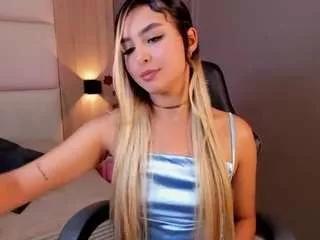 Discover our girls online shows and discover the company of countless livestreamers, with stunning shapes, sex toys and more.