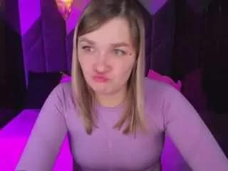 Discover our girls online shows and discover the company of countless livestreamers, with stunning shapes, sex toys and more.
