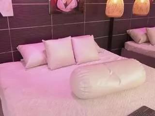 Discover our girls online shows and discover the company of countless livestreamers, with stunning shapes, sex toys and more.
