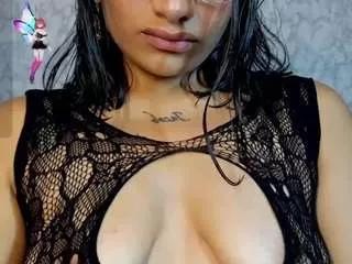 Discover our girls online shows and discover the company of countless livestreamers, with stunning shapes, sex toys and more.