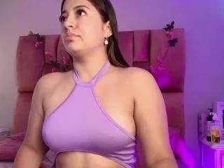 Discover our girls online shows and discover the company of countless livestreamers, with stunning shapes, sex toys and more.